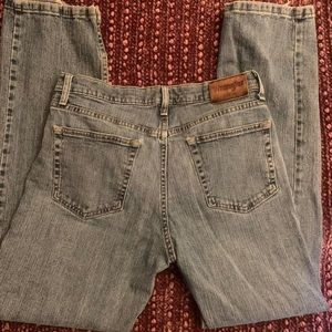 mens regular fit wrangler blue jeans
labeled size 30x32